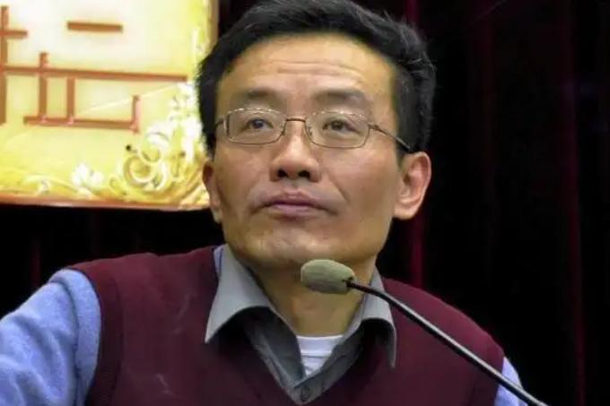 复旦大学教授王德峰，撕开了中国社会当下最大的遮羞布，振聋发聩！他说：“今日之中国