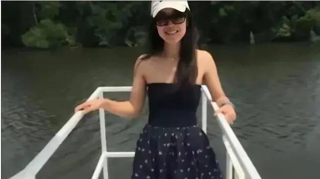 近日为什么这个美籍华人茅晨月非常火曝，频繁上热搜，东大终于作出最新回应。原来她摊