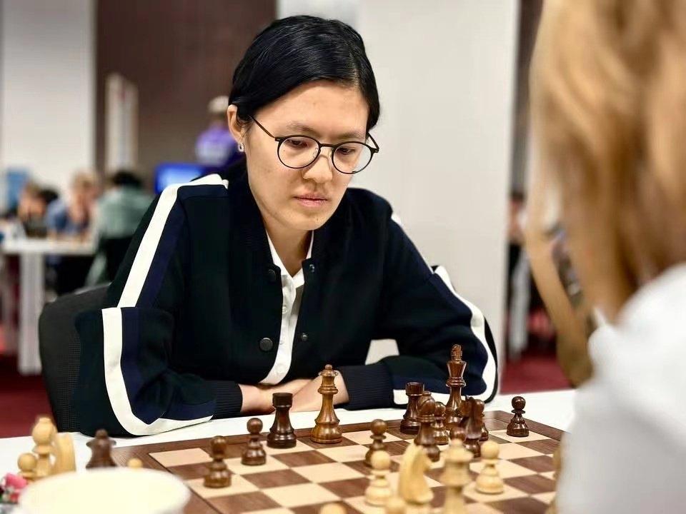 2025世界快棋团体赛，埃里加伊斯率领的MGD1队一路领先夺得冠军，侯逸凡加盟的
