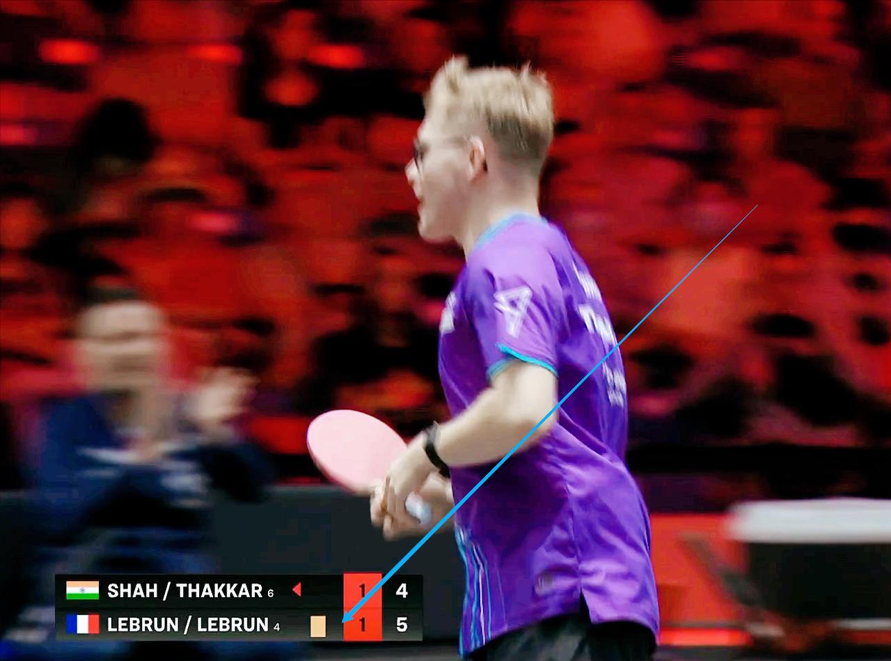 突发！裁判第一次对大吼开出了黄牌。第一局勒布伦组合11;4拿下第二局