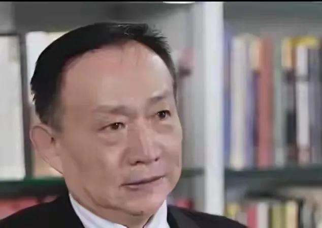 今天想起个从前打过交道的合伙人。在会议桌前，满嘴的家国情怀、产业大局，慷慨激