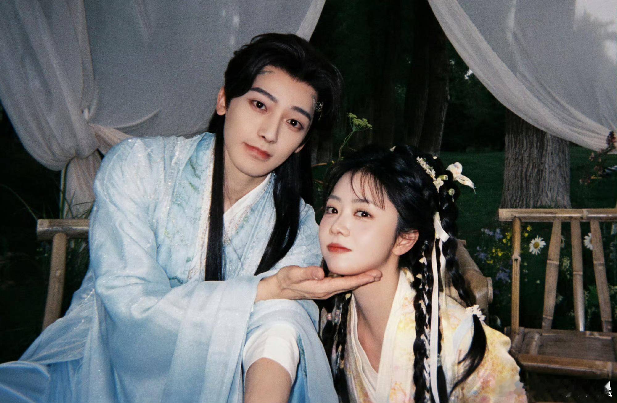 谭松韵侯明昊月下共饮疯狂心动！谭松韵侯明昊《逍遥》月下共饮名场面封神，红烨肖遥