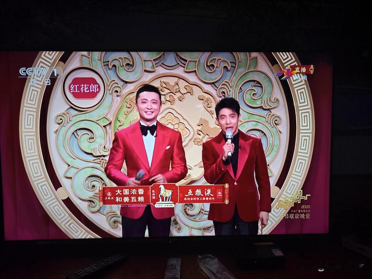 这届马年春晚绝对是“换了赛道”在冲刺，能不能“超越”不敢打包票，但论“惊喜程度”