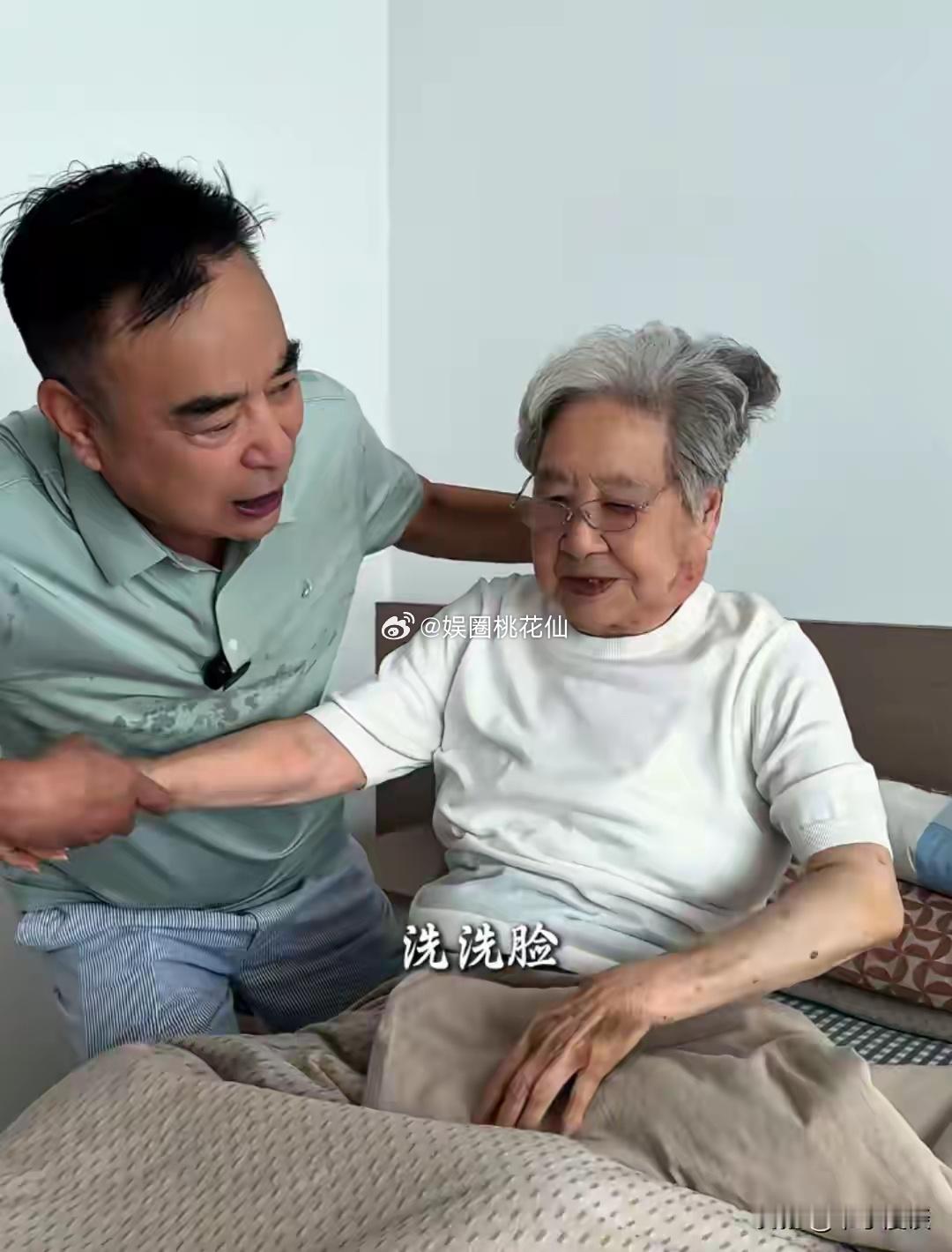 岳跃利是琼瑶剧的御用男演员，许多人都以为他是台湾人，但其实他是地道的河南人，老家