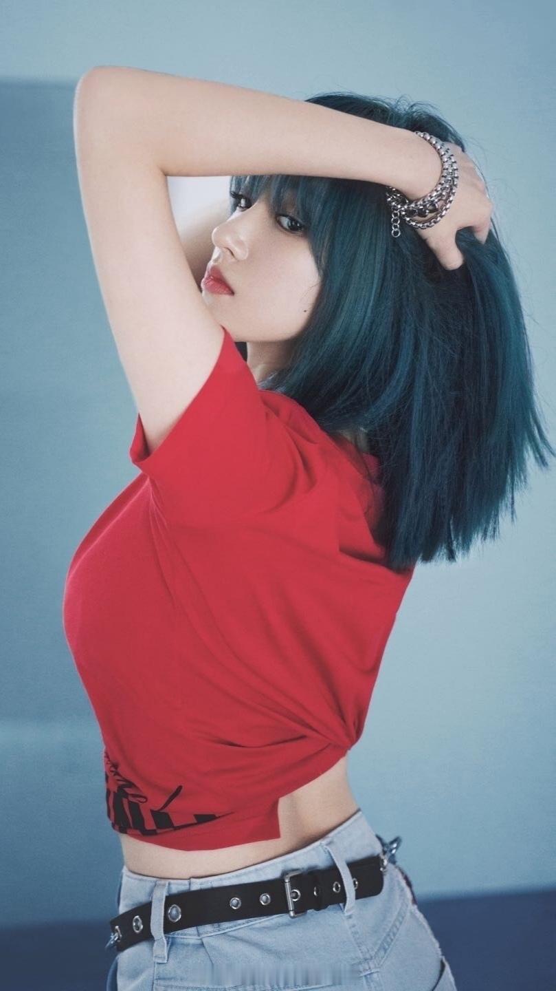 程潇，毕业于首尔表演艺术高中，98年，巨蟹座，身高166cm，来自深圳[比心]​