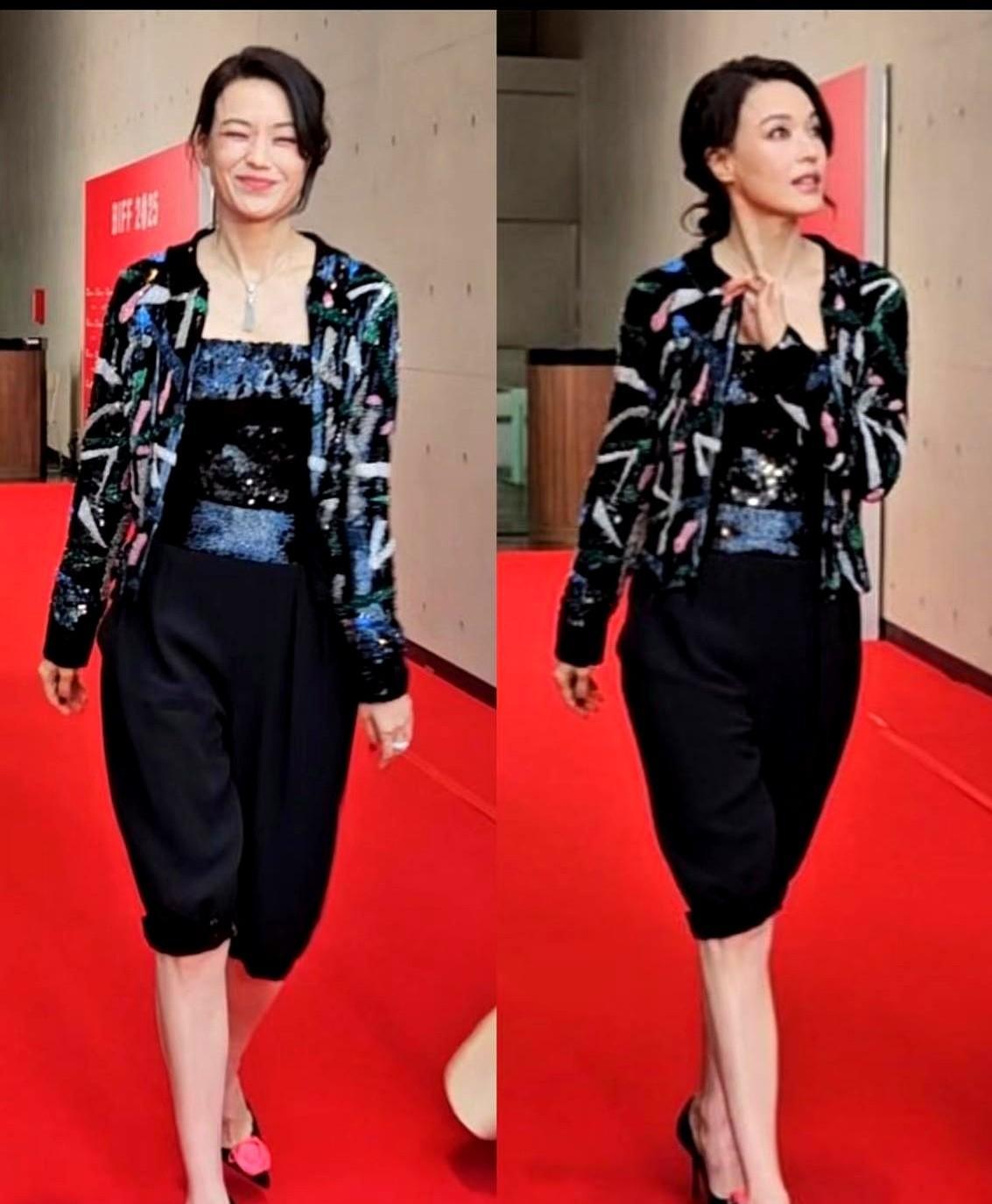 舒淇穿得像大妈？她故意的！釜山红毯上，舒淇把20万高定穿成菜场开衫，全网笑她翻