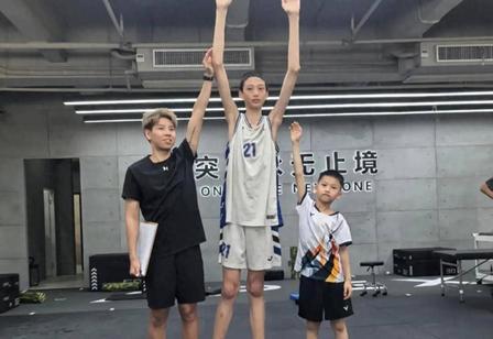 13岁臂展2米30！宏远挖到个长臂怪物，这苗子的静态天赋真的太炸了！一名13