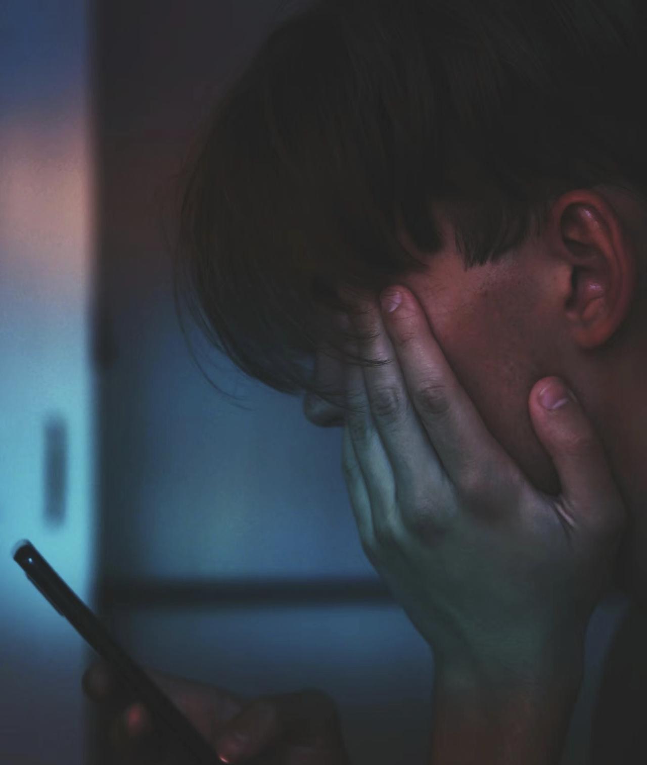 中年男人的极致挂念：那两个字有多难说出口？通常，外人以为男人只会把情绪憋心里