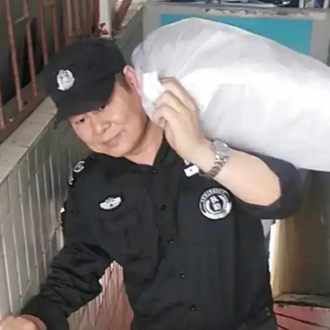 当保安不能太惯着别人，因为时间长了，你的和气便会成了受气。最近我碰上这么个业主，