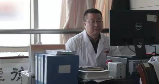 南京肿瘤医院一名医生被揭露，竟然在过去14年里，偷偷为支付不起医疗费用的病人垫付