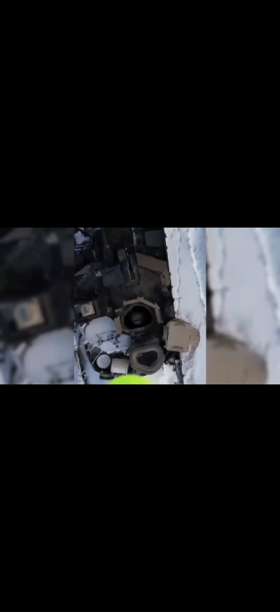 在北约举行的“联合维京2025”演习中，挪威军队用无人机空投网球来测试北约装甲