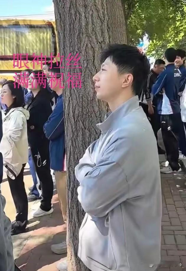 “百年第一人”却不能参加百年世乒赛……目送着大头大胖小石头龙队内心复杂、眼神