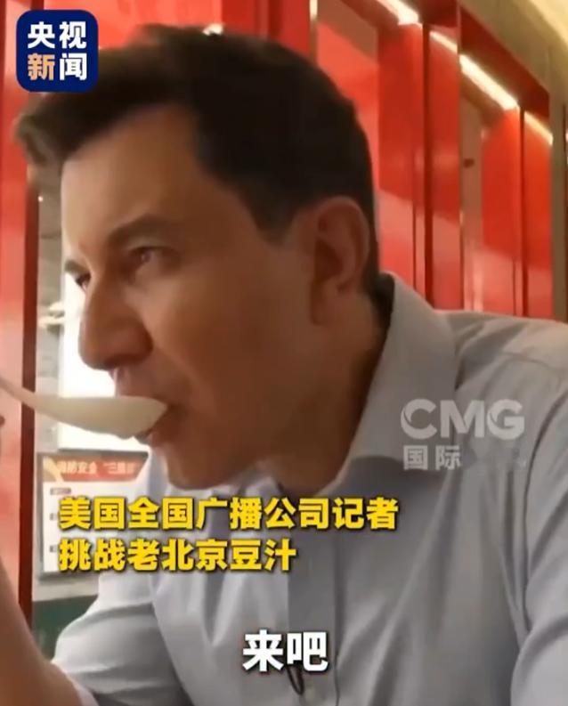特朗普访华，随行的美国记者们却集体"不务正业"！放着两国元首的重磅会谈不盯