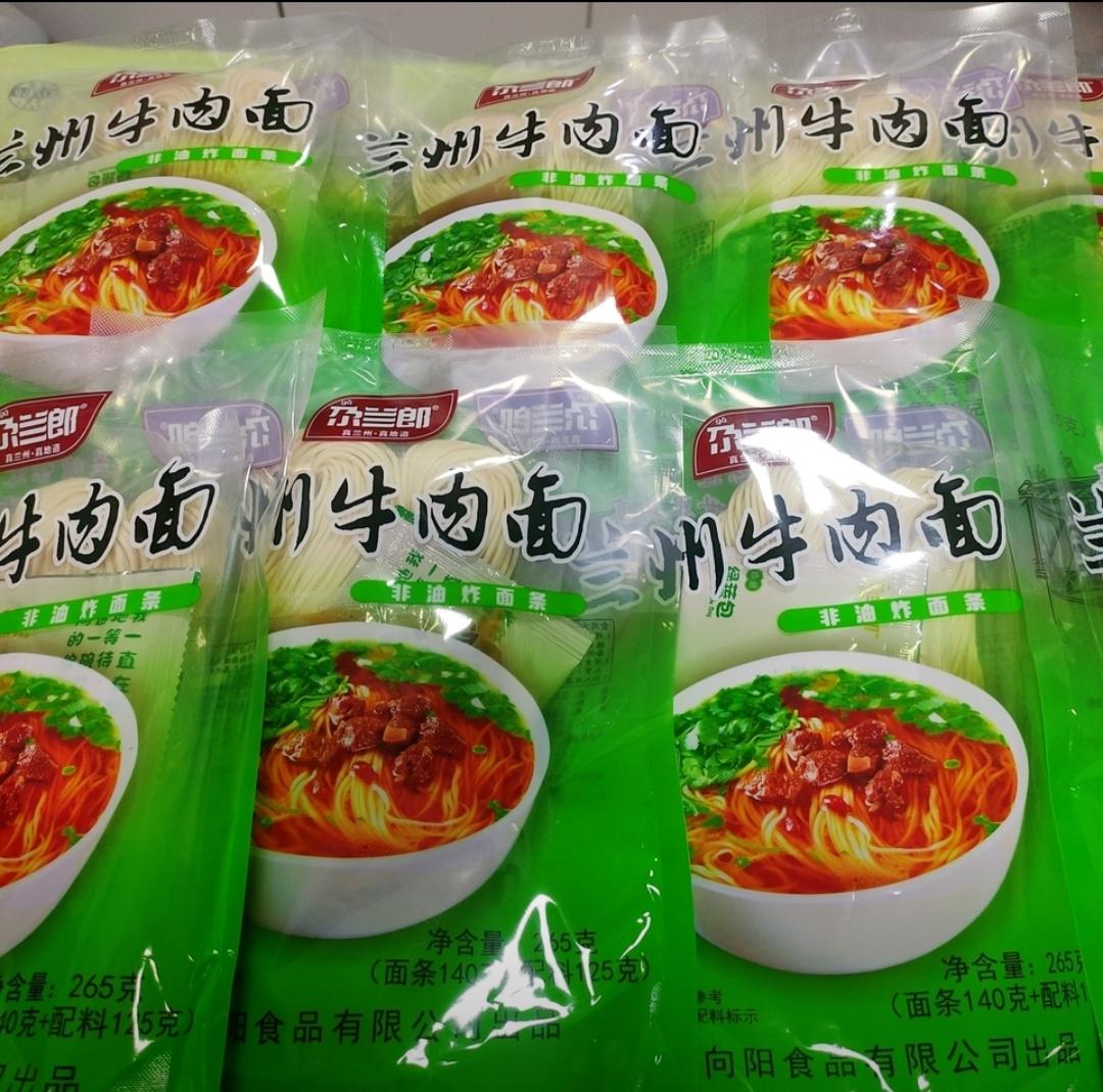 今天我要给大家推荐的是尕兰郎的正宗兰州牛肉面！这款浓郁的速食拉面，面条劲道、汤底