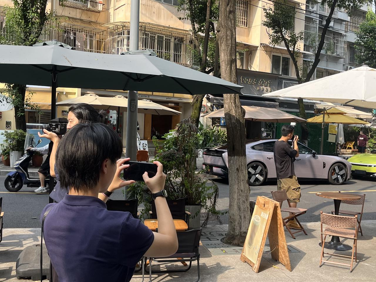 发现早上好系列[doge]等我明天去现场看看先！2025成都车展潮人车队成都街头