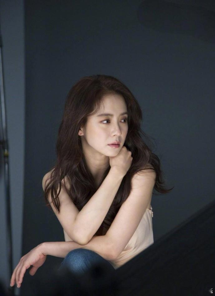 据韩媒，21日，宋智孝经纪公司发布声明，称近期收到电子邮件，指控宋智孝父亲经营的