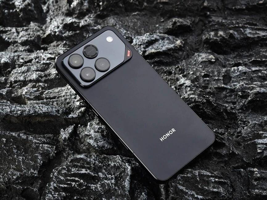 荣耀WIN刚发布时全网都在笑其"厚重过时"，结果被他的性能续航打脸了！对于重度游