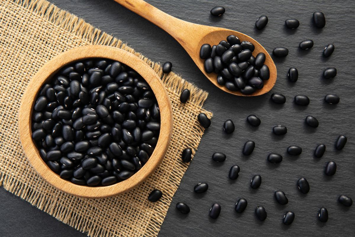 黑豆立大功！医生提醒：心脏不好的中老年人，尽量常吃这9样，别再乱花钱买补品很