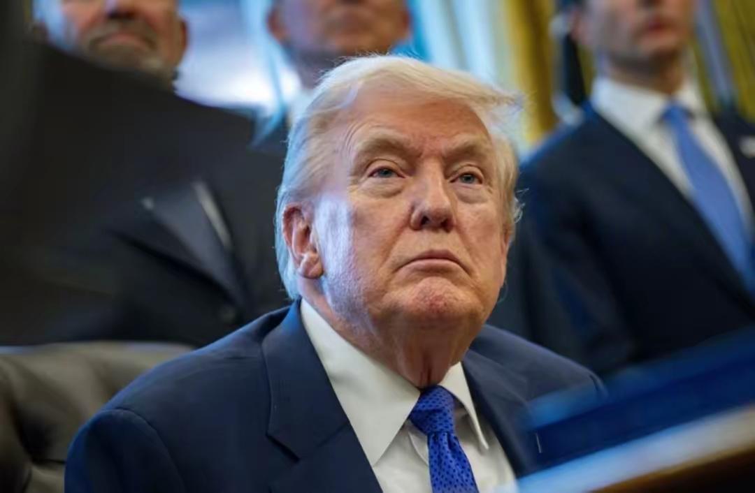 特朗普羞辱斯塔默：别来了，仗打完了！大英帝国的脸被扇得啪啪响“英国，我们曾经