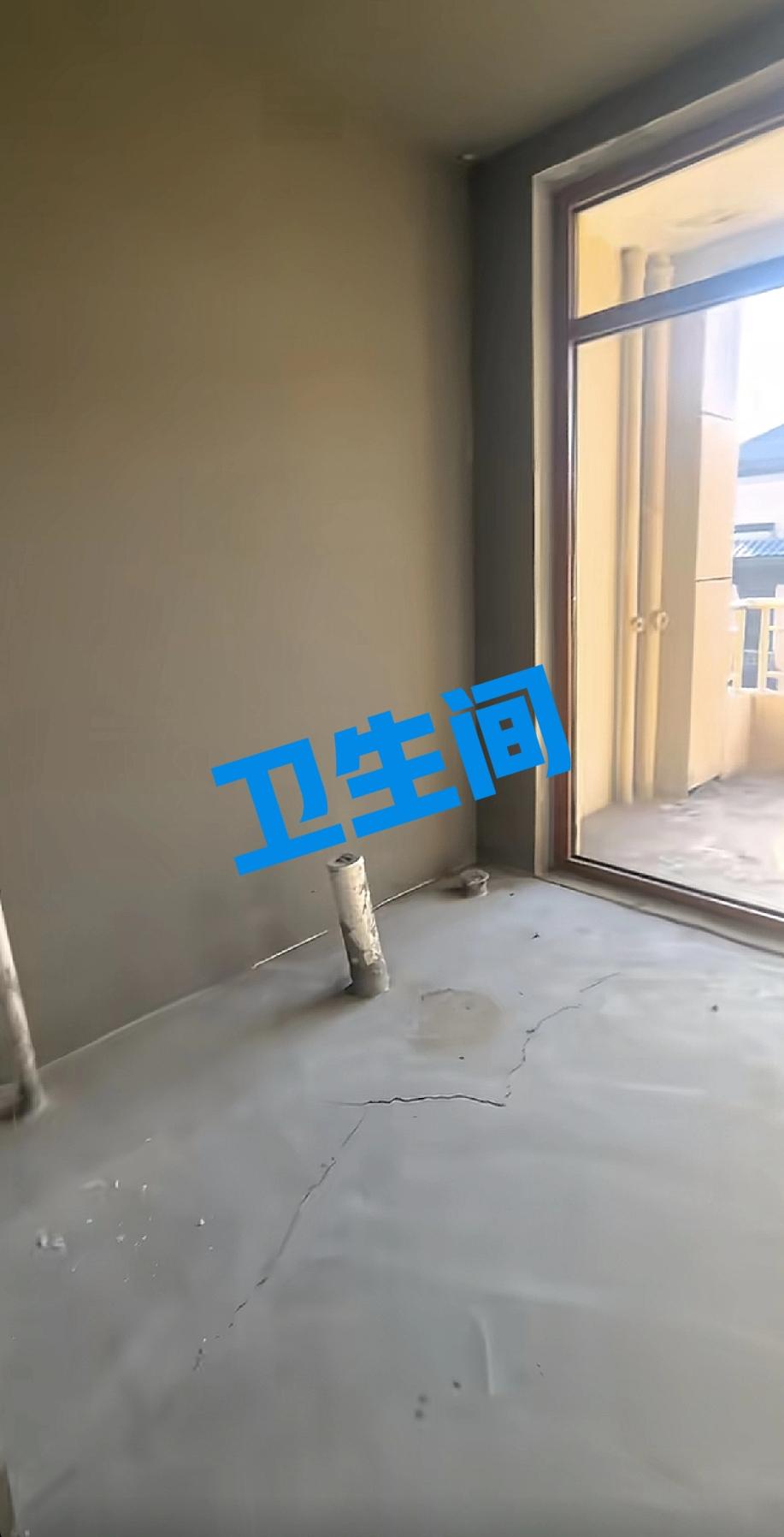 房子这种事，男人跟女人的视觉差异很大一个博主分享他的收房视频，进入房子，他看到