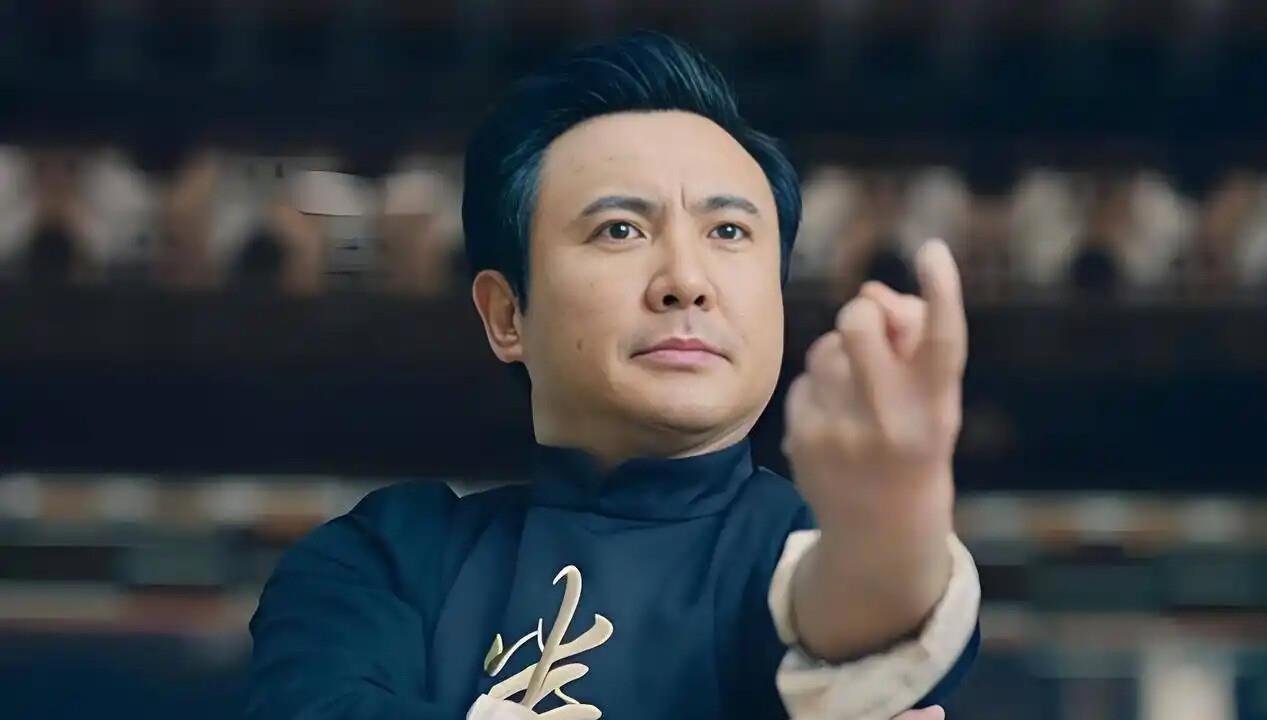 沈腾这人。平时看着不靠谱。可他帮朋友挡事的时候，从来不含糊，尤其是很多年前马丽买房那回。那时候俩人都