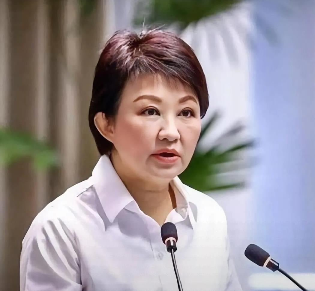 卢秀燕、蒋万安对美军购推波助澜，对日菲侵夺海域却退避三舍、避而不谈。在问及日菲在