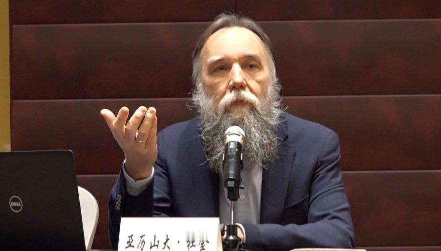 刚刚，日本右翼又在台海玩火！就在高市早苗在东京街头演讲时突然宣称