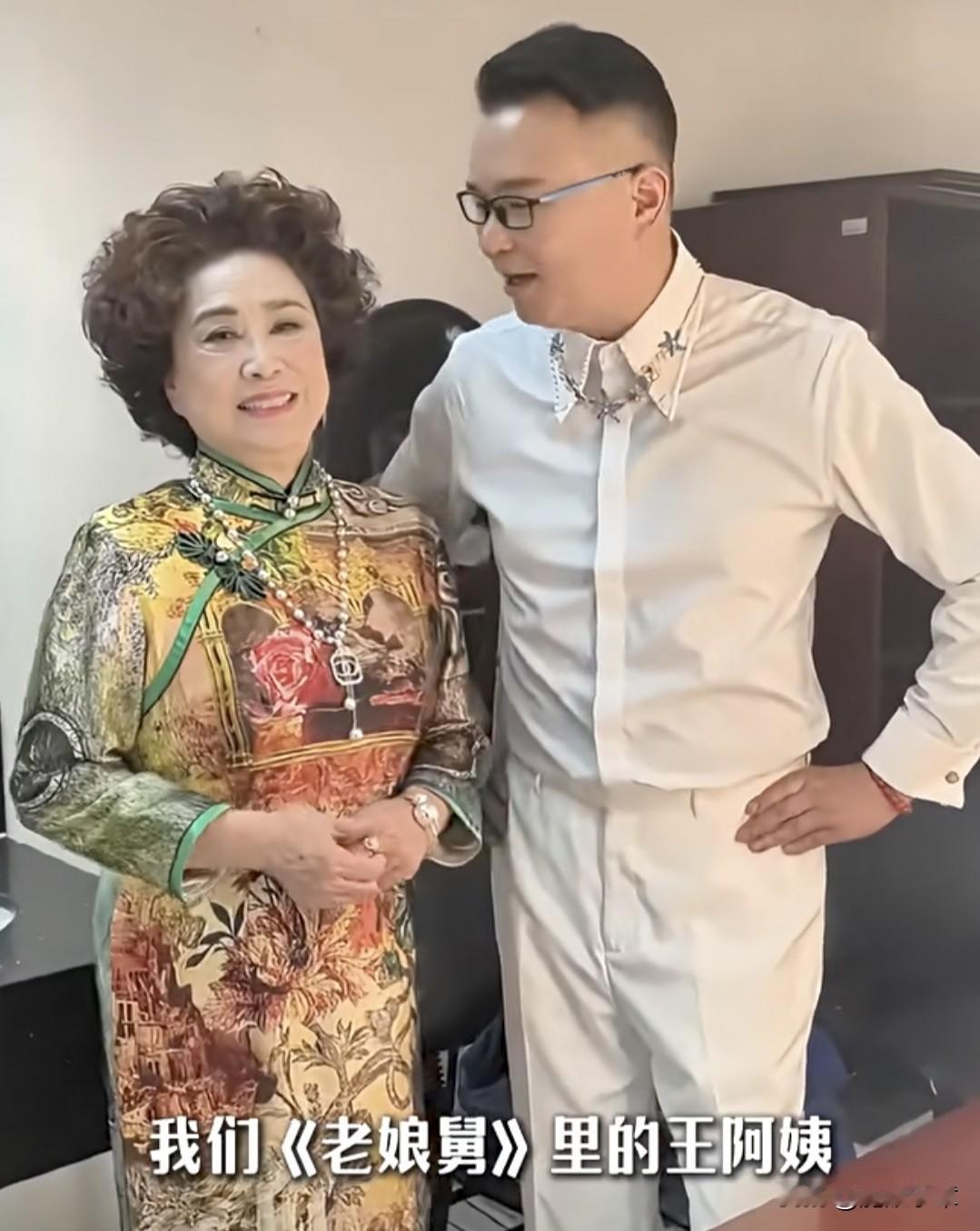 曾经情景剧《老娘舅》里的王阿姨、上海综艺节目的御用嘉宾。如今78岁的王文丽再度亮