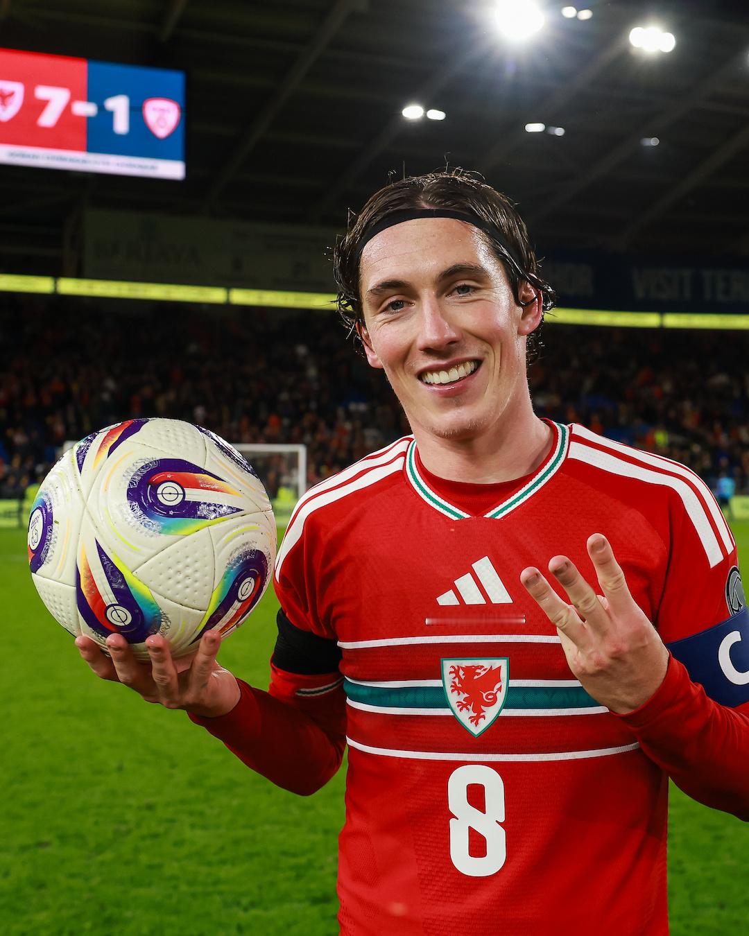 威尔士队主场7-1横扫北马其顿，以小组第二打进世界杯预选赛附加赛，这是威尔士队1