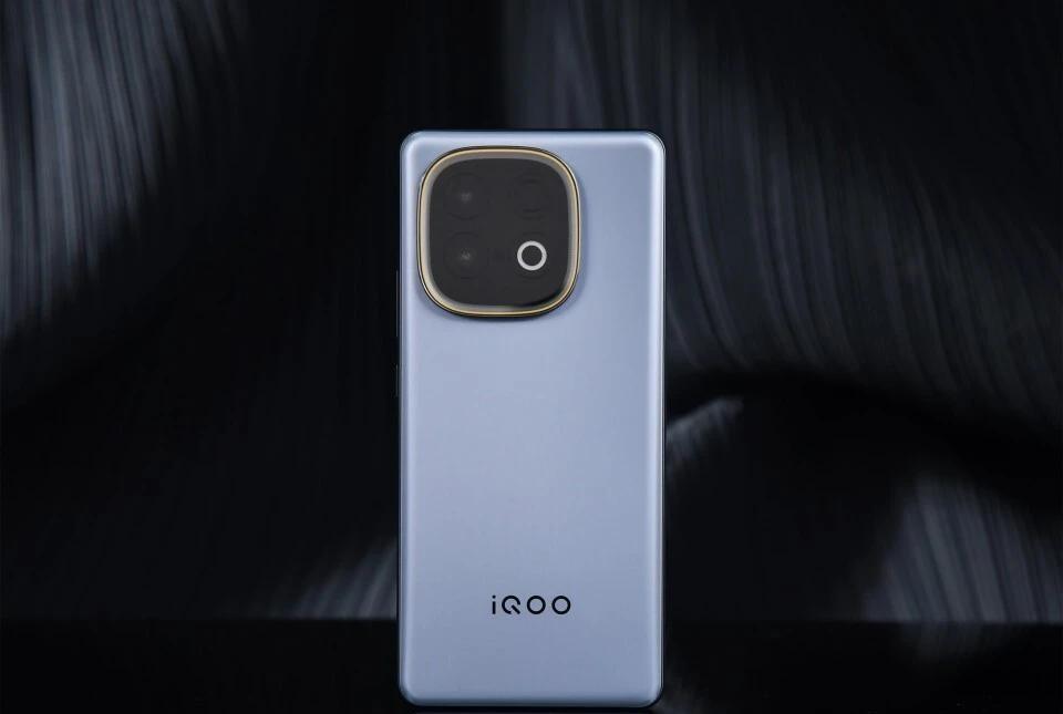 iQOOZ11系列突然入网：90W+9000mAh，LCD党狂喜续航焦虑