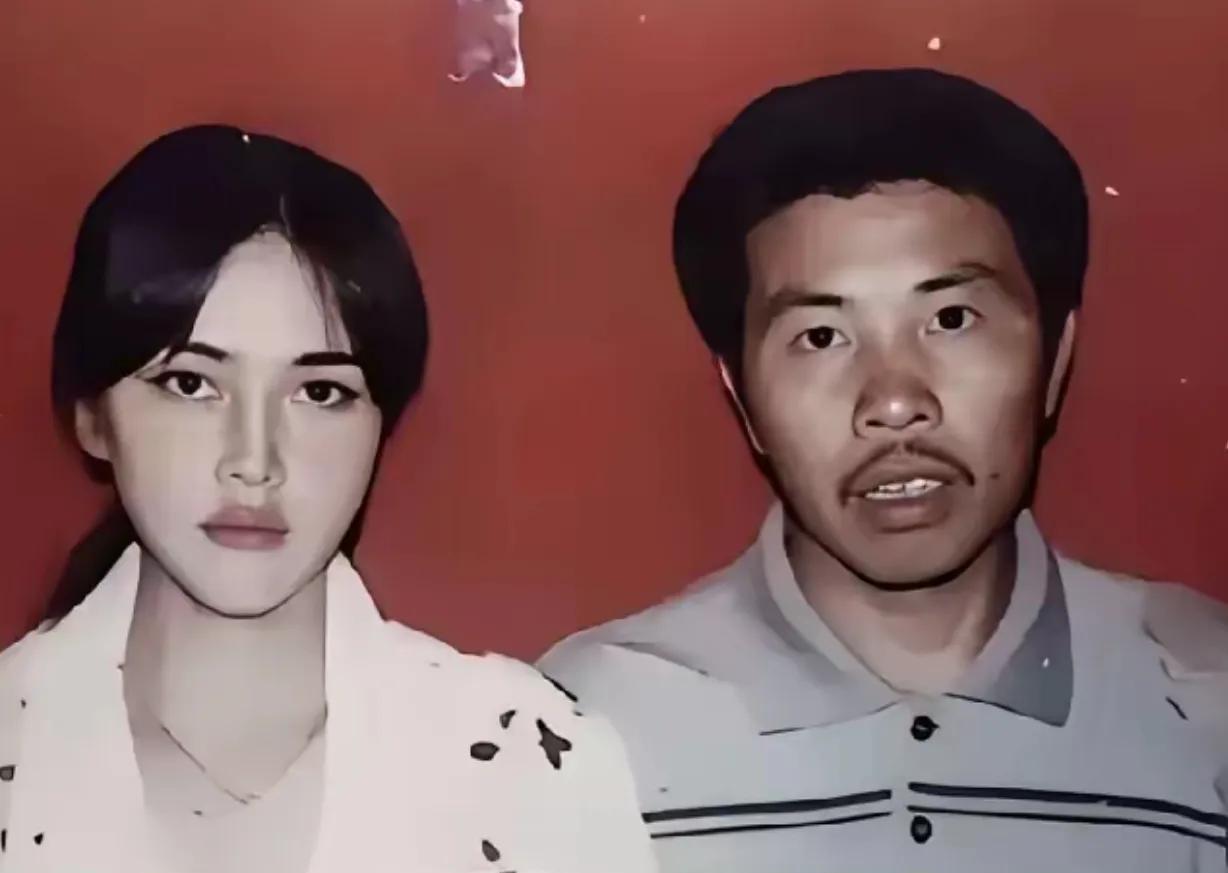 这张照片拍摄于1991年，小学同学结婚时拍摄的结婚照。同学是四川省遂宁市射洪县沱