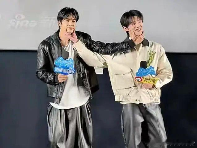 宋威龙跟赖伟明怎么开始麦了？骄阳似我这个剧宣策划