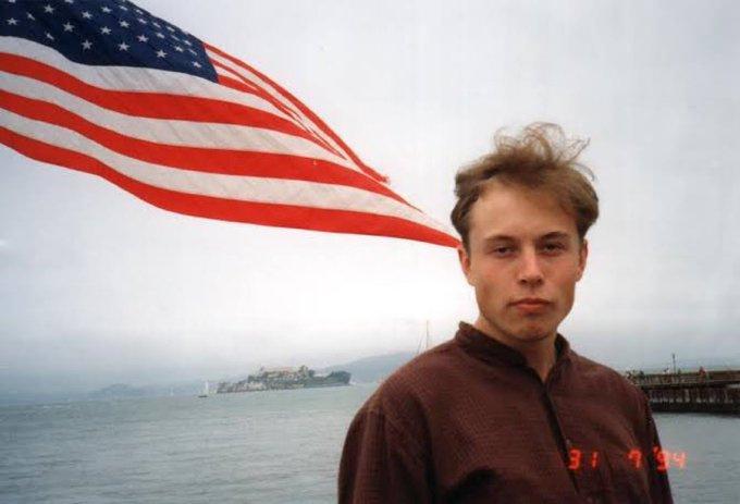 埃隆·马斯克的第一任妻子，追忆两人过往的时候，认为他异于常人。发射失败以后，
