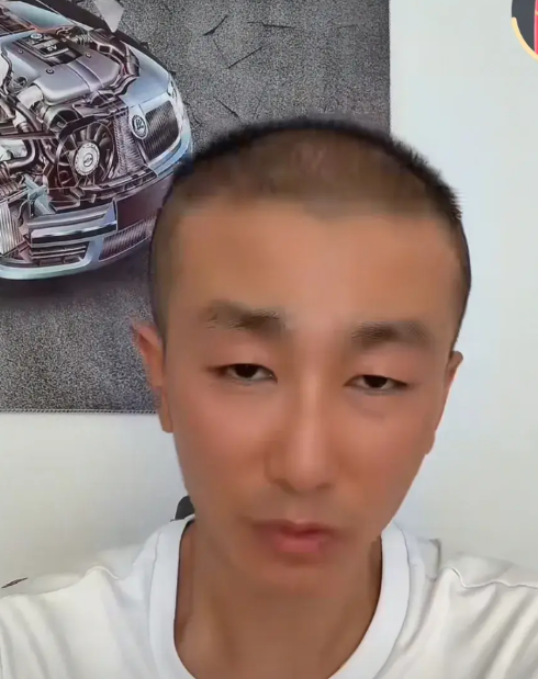 技术粗糙！这是在黑詹姆斯呢还是在吹詹姆斯呢？！一位名叫张不白的网友，一针见血地