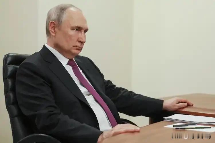 中国不妨向普京取取经，拿出10亿美元加入特朗普举办的“和平委员会”。据央视新闻