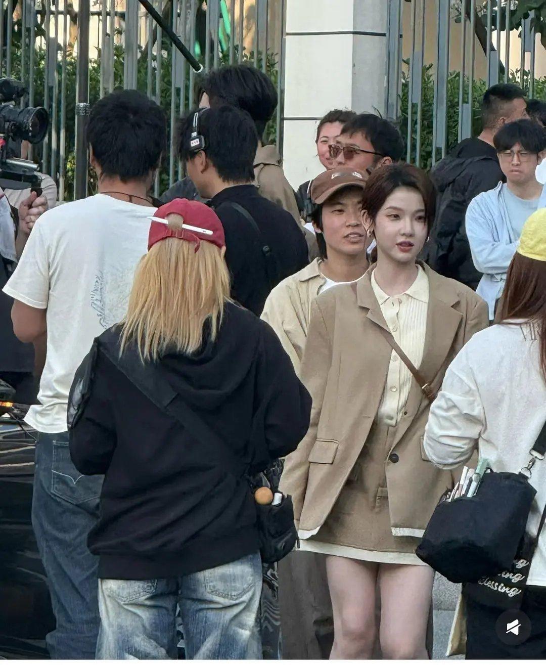 张淼怡生图怎么感觉肿肿的呢