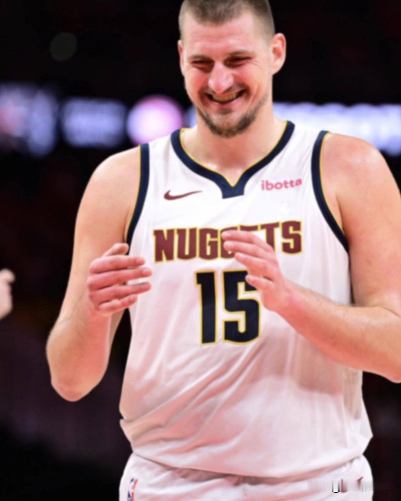NBA历史最强5次单场三双！谁的数据更炸裂一些？1. 约基奇31分21篮