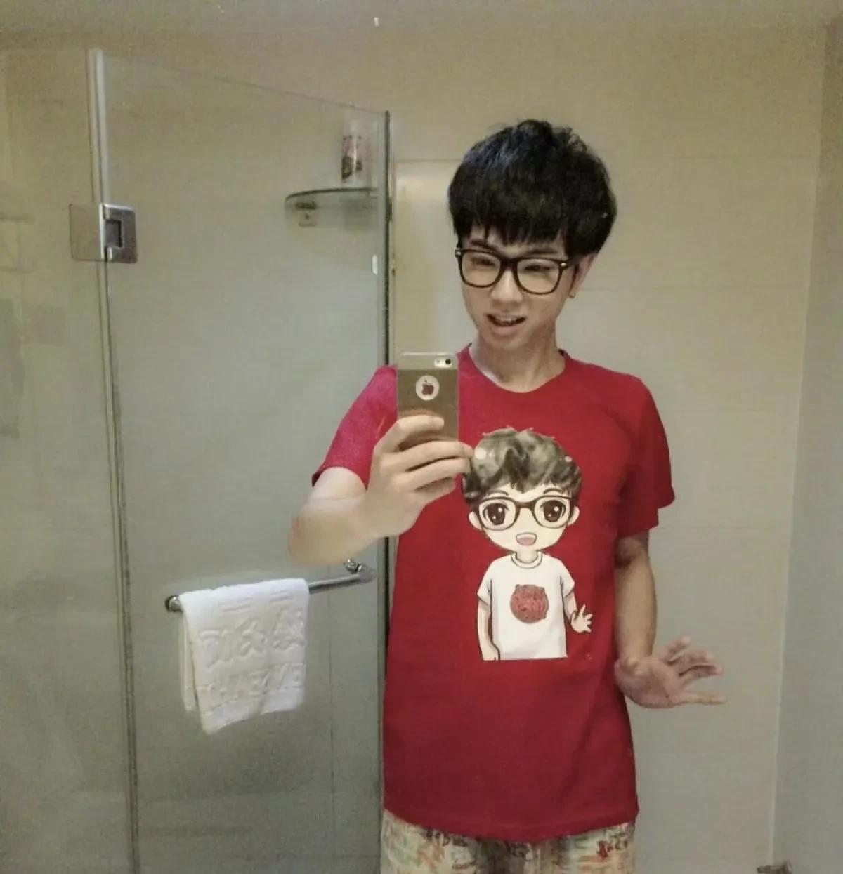我觉得舆论真的很可怕，真的可以毁掉一个人，那个时候上网帮华晨宇说话都不可以，很多