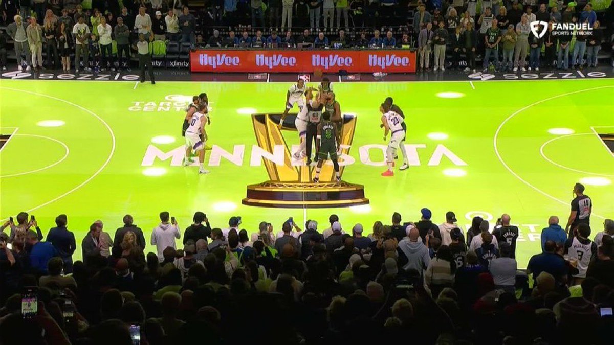 我觉得就是这个地板，爵士太不适应了，他反光啊，太刺眼了​​​