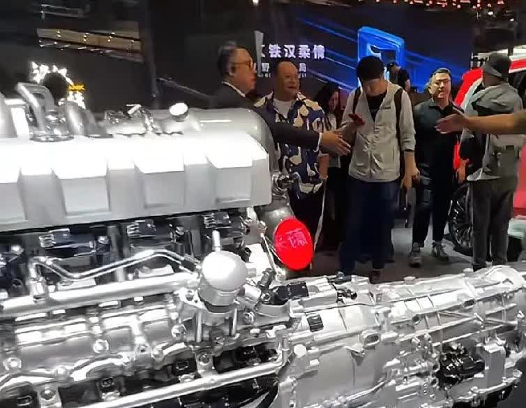 V84.0发动机已经研发出来了。但与外国品牌发动机不同的是，长城的V8发动机