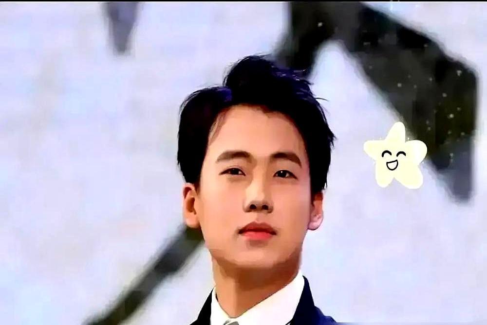 试镜室连废七个当红小生，全卡在一句十秒钟的算账词上。陈道明沉着脸不说话，直到郭麒