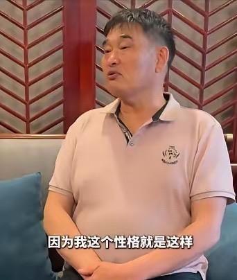 有场价值八万块的商演，大衣哥钱早就收完了，人也准时到了现场。可他硬是没唱成，主办