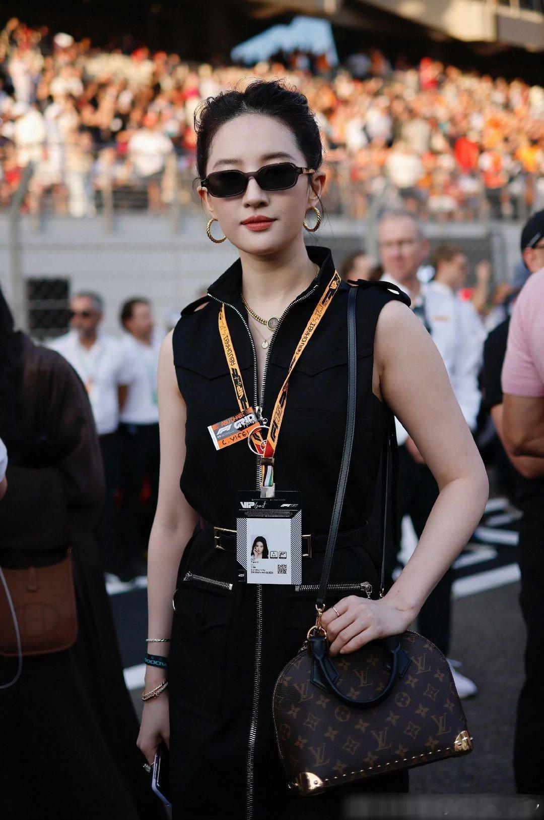 刘亦菲阿布扎比观赛f1天仙真的是仙女下凡吧？她怎么38岁了还是小龙女的模样