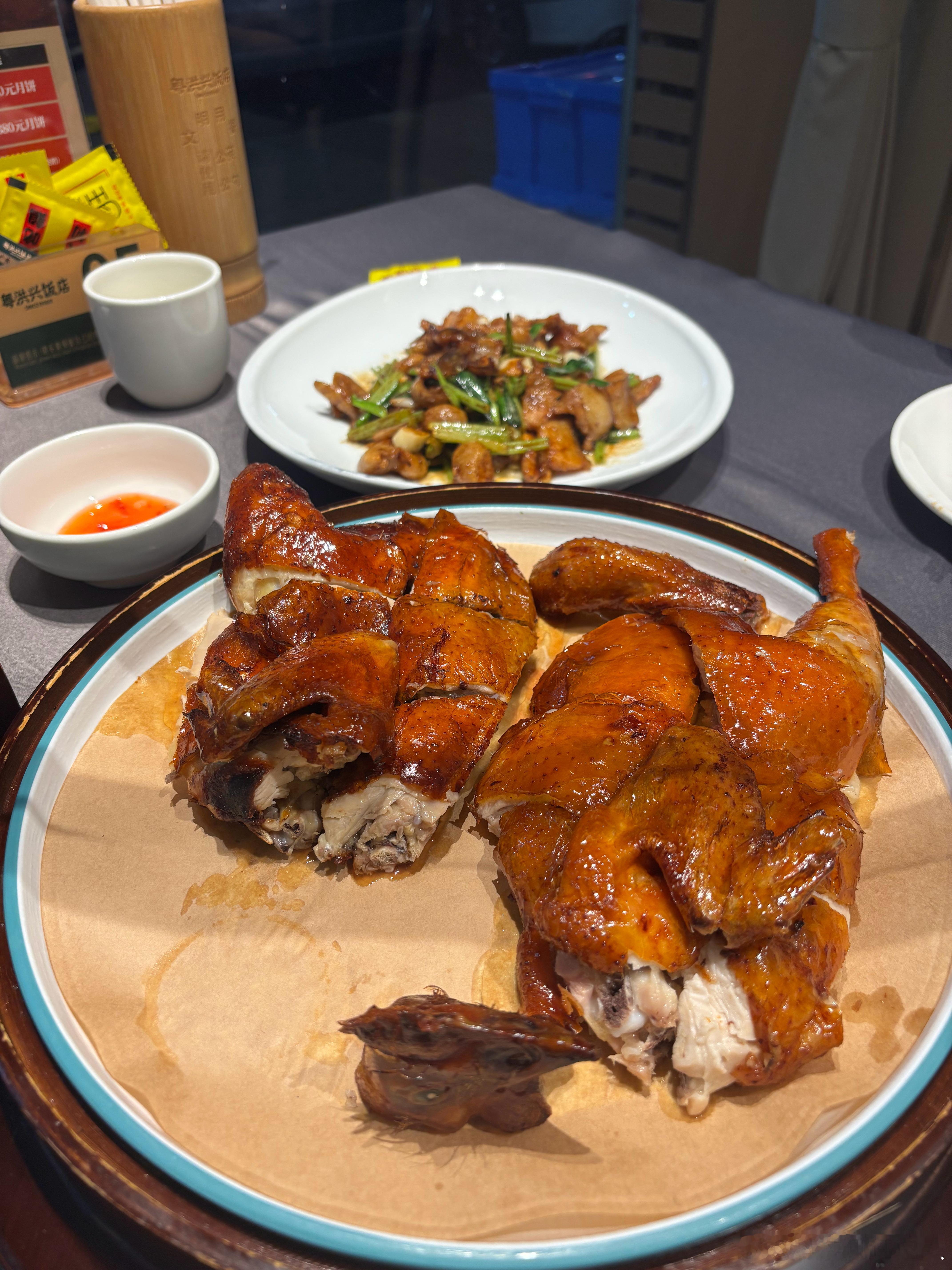 广东的养生饭就是这样了有肉有汤，就可以了我感觉不是吃饱的，是喝饱的[笑着哭]