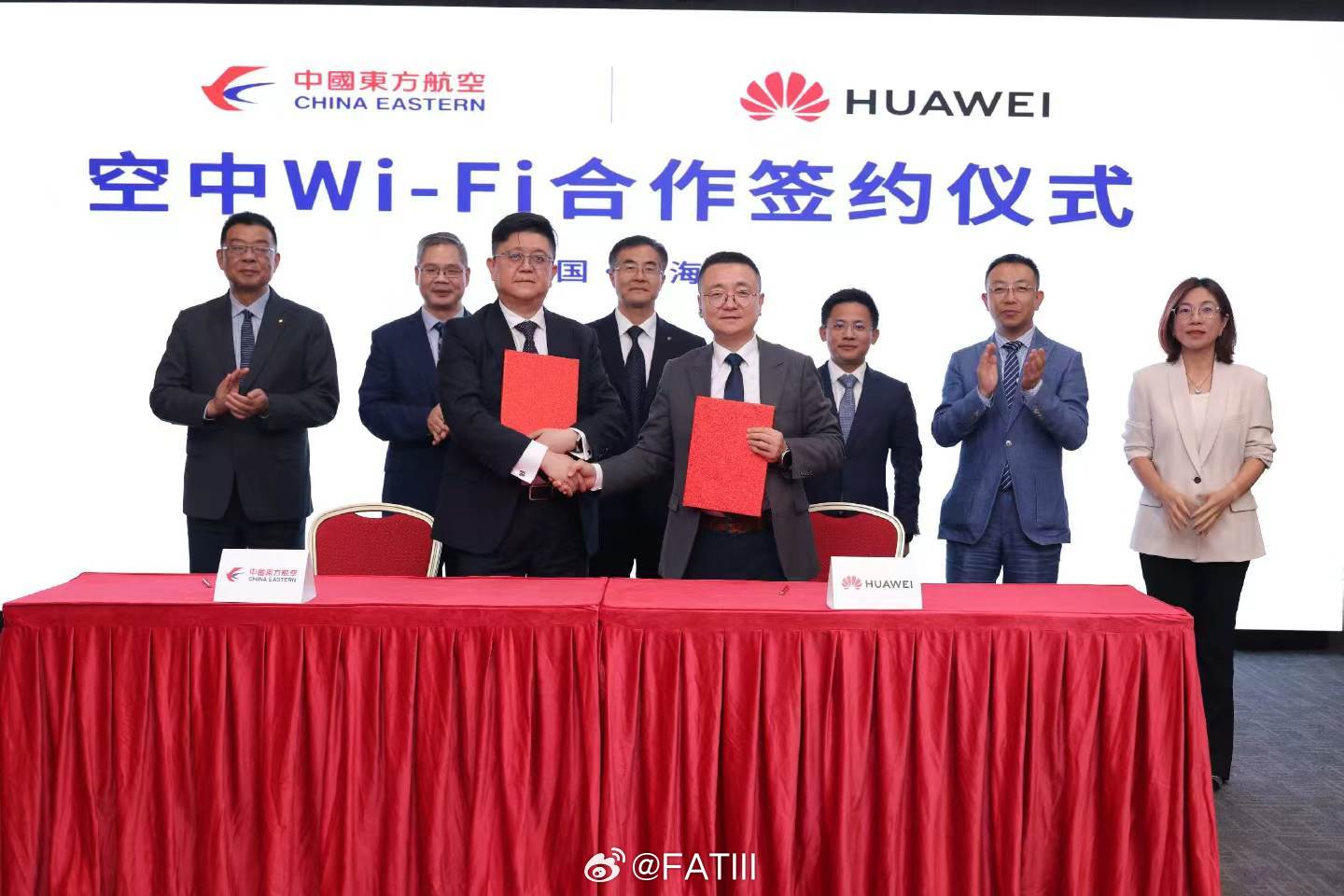 【东航×华为，机上Wi-Fi系统级一键直连】国庆这天，东航与华为终端官宣了空中Wi-Fi生态合作，涉