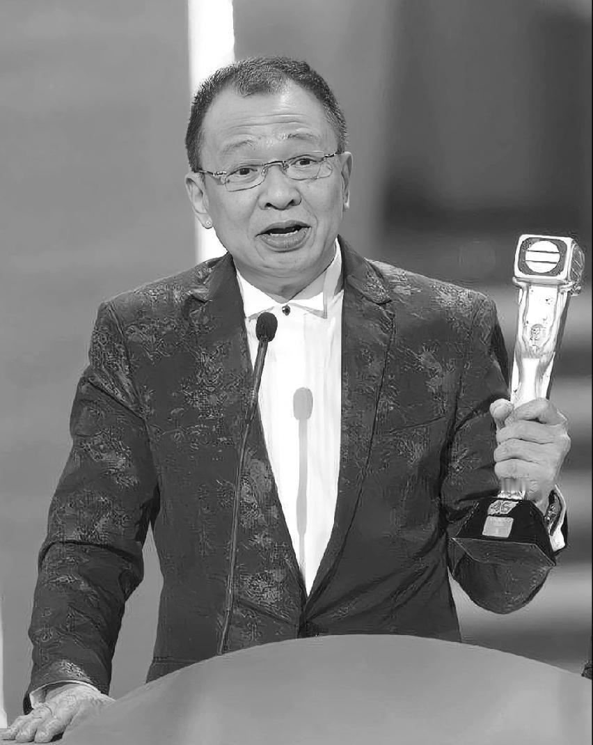 许绍雄的显赫家世背景:1、爷爷堂兄弟,许崇智,民国粤军总司令!2、爷爷堂姐妹