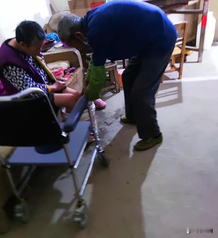 什么样的老人晚年生活最幸福？我觉得有几类老人很有发言权。身体没大病、生活能自理