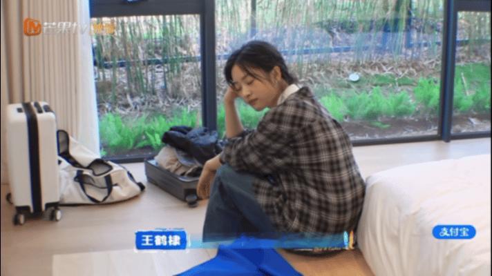 沈月带娃太真实了亲爱的客栈沈月哄娃也太真实了！温柔嗓音讲睡前故事，本想轻松搞定，