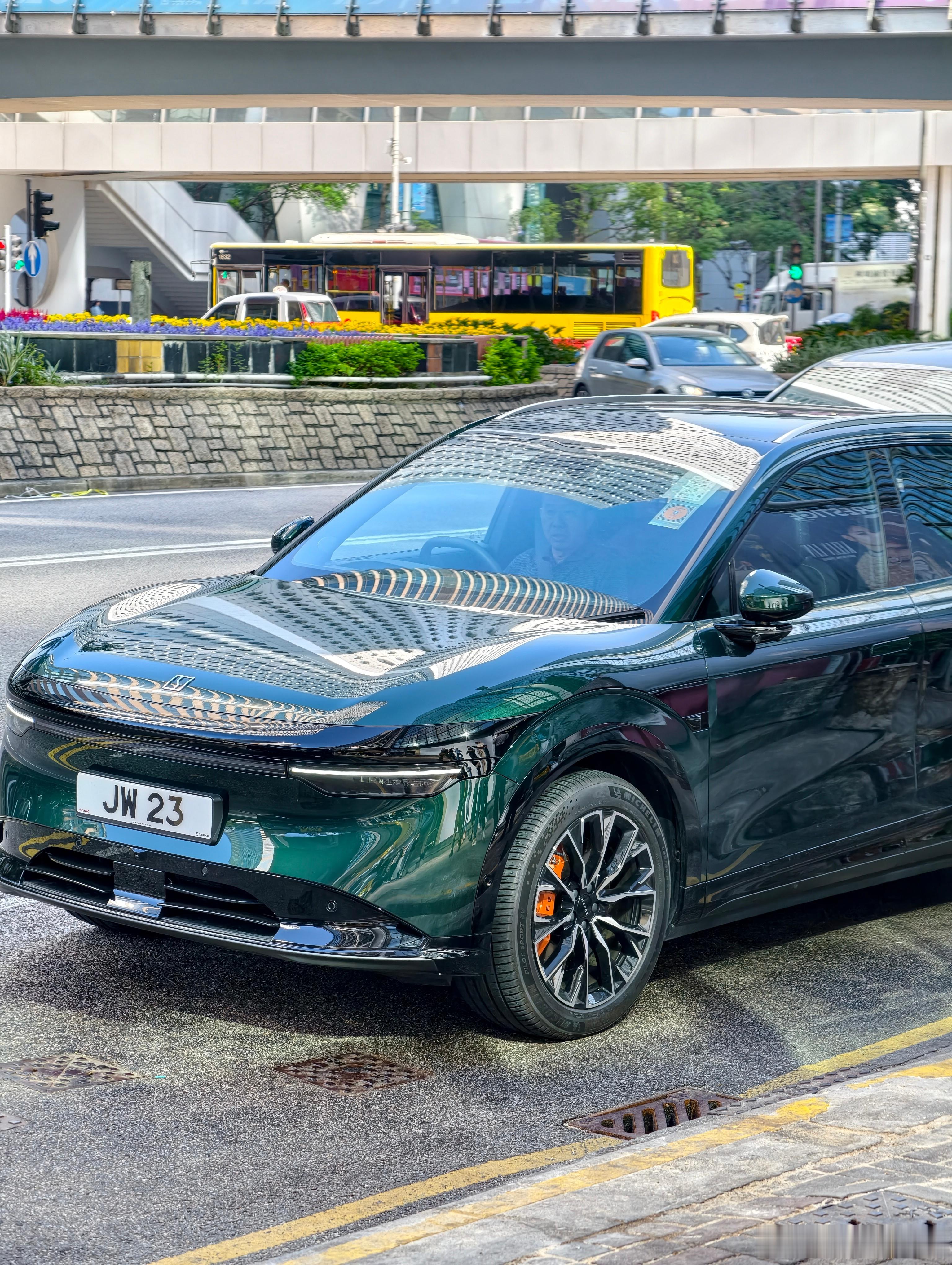 在香港citywalk了一下，除了存量巨大的日本mpv和特斯拉，其余基本都是各