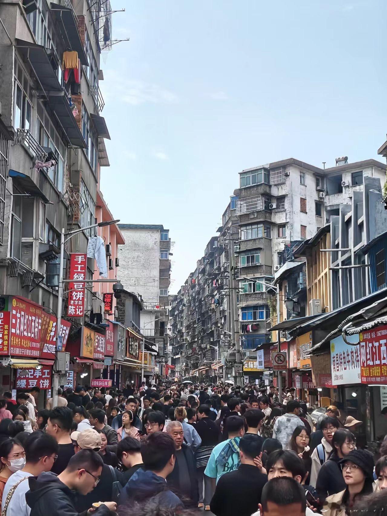人人人人人人景点人人人人人人我这次节假日还算机灵，没往那些热门地方凑，但是呢，在